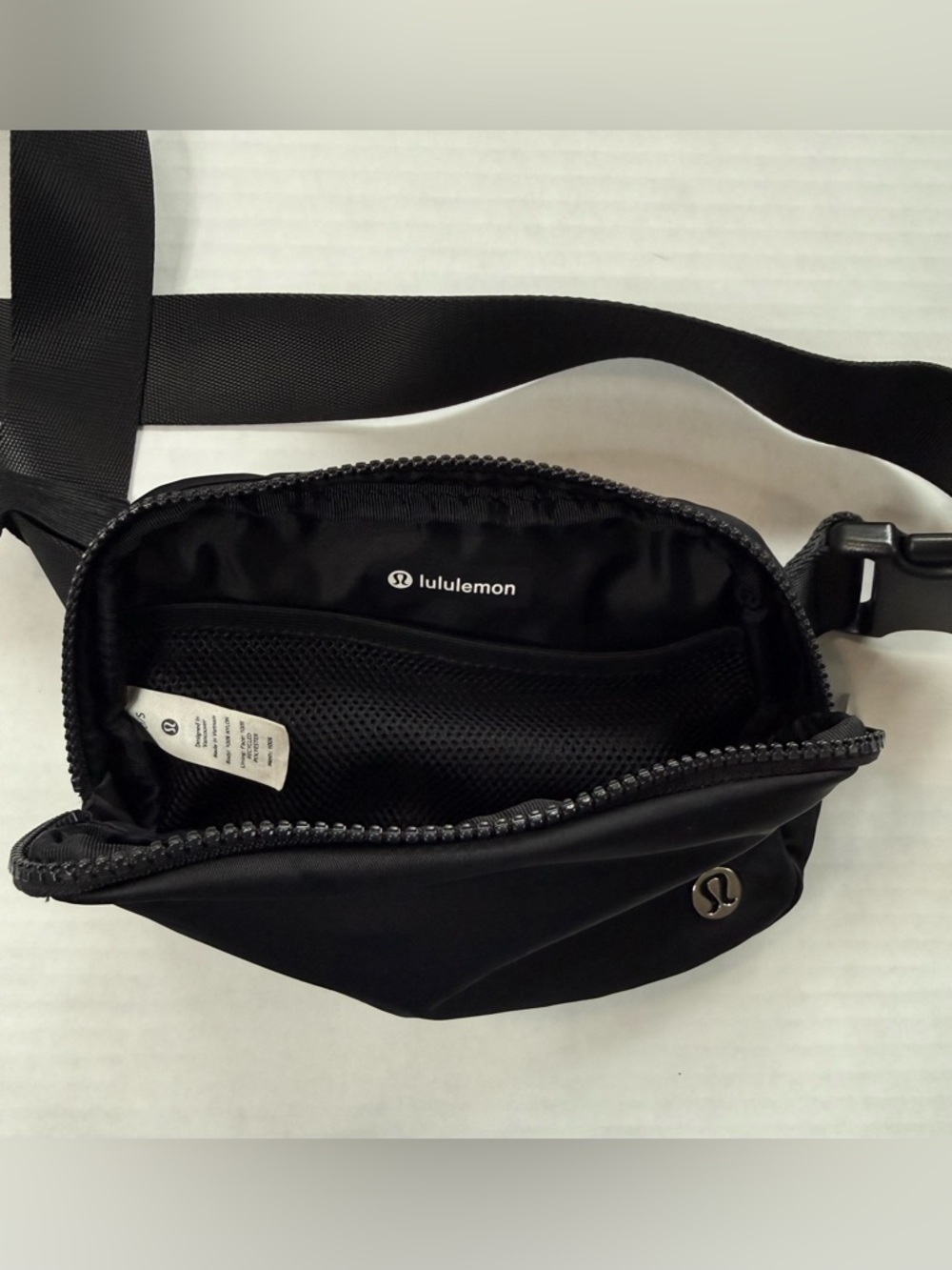 Lululemon Everywhere Belt Bag Black - Picture 4 of 7